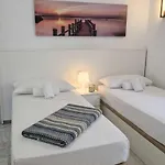 Con Piscina En Playa De Americas Apartment *